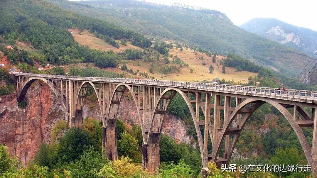 唯有魔力跟永恒魔力哪个好（“有机会也去黑山看看那座桥”，这就是二战电影《桥》的永恒魔力）-第3张图片-拓城游