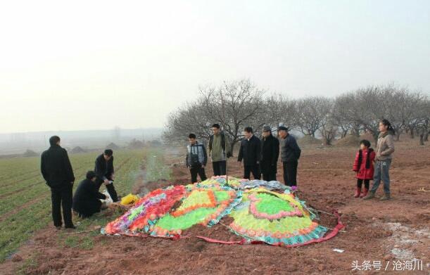 鬼谷八荒招魂幡选哪个（民间故事：招魂幡）-第4张图片-拓城游