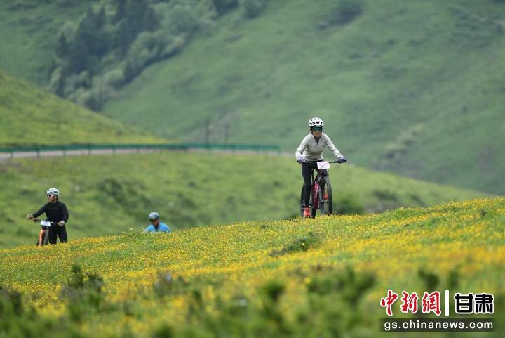 藏地传奇歌词（700多名车手甘肃甘南上演“藏地传奇”）-第2张图片-拓城游