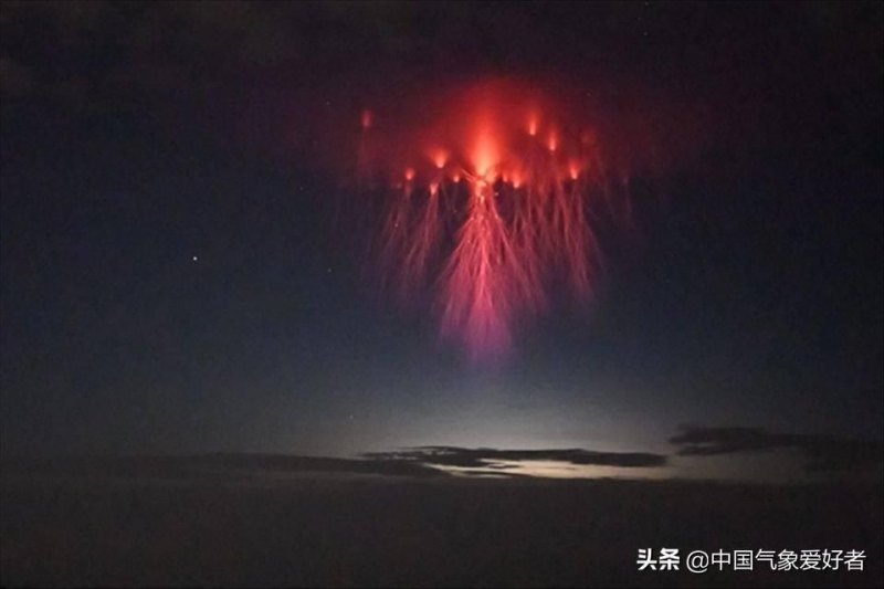 喜马拉雅山脉爆发红色精灵闪电：北方雷雨密集爆发的原因是什么？(:)-第4张图片-拓城游