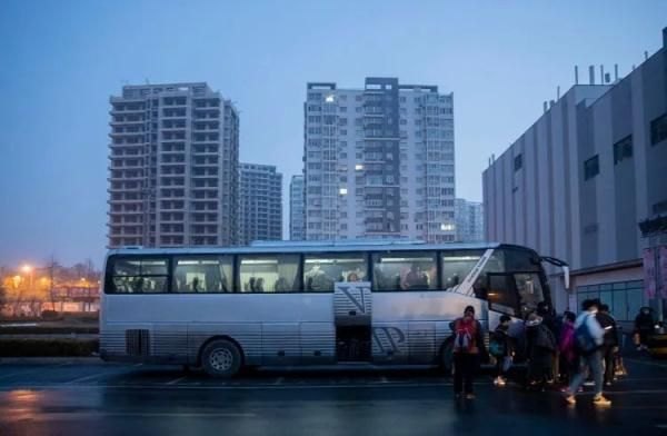 老年游客参加低价旅行团，购物占用时间，看破不说破是最高境界-第2张图片-拓城游