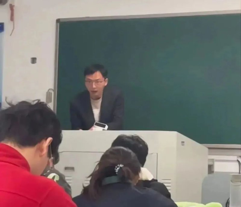 大学老师撞脸高启盛是哪一集出现的 (河南农业大学张老师走红网络)-第2张图片-拓城游