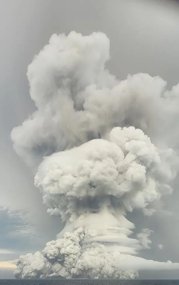 汤加火山喷发：海面炸开、华侨生命无忧！(来源：中国日报)-第3张图片-拓城游